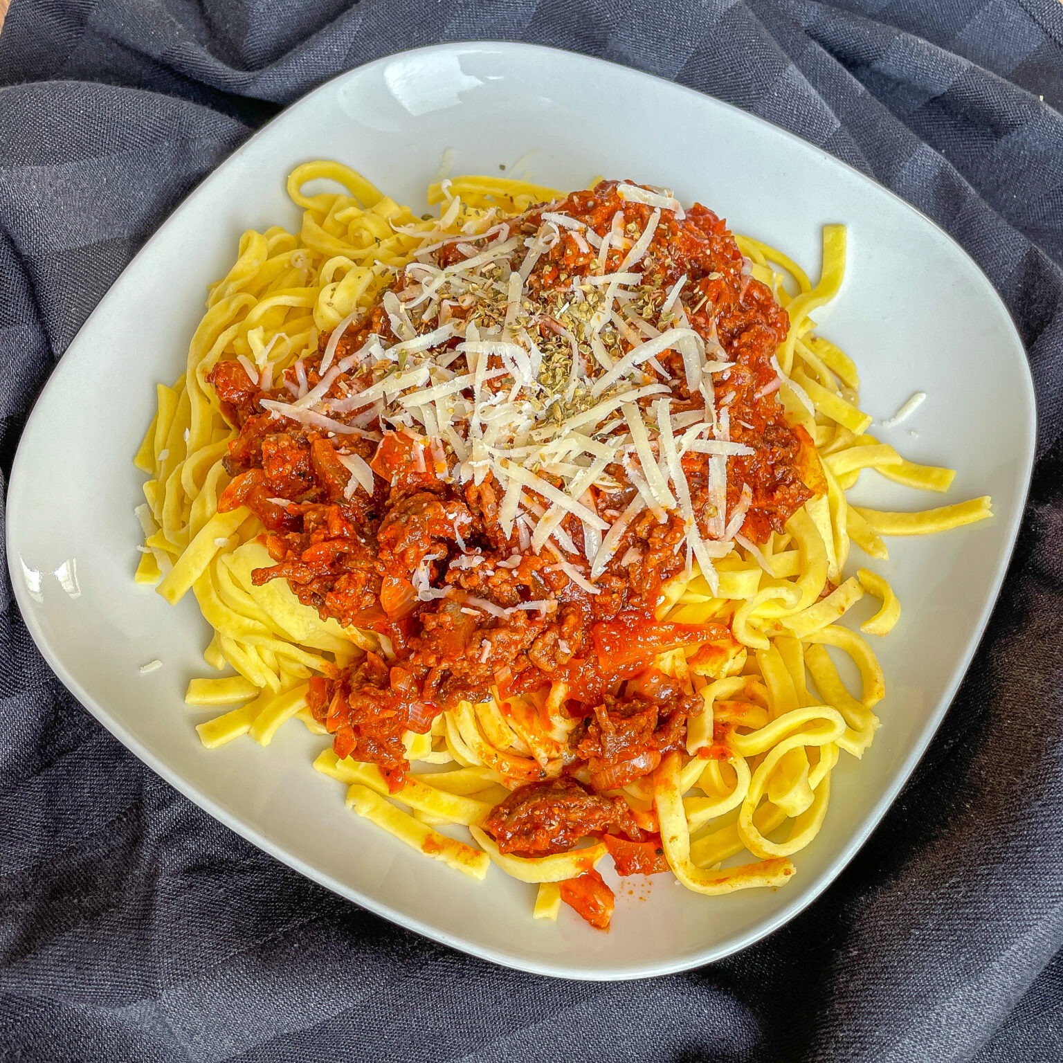 Pasta Mit Hackfleischsoße: 20 Minuten Bolognese Rezept Ohne Wein ...