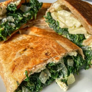 Vegetarische Wraps mit Spinat und Feta