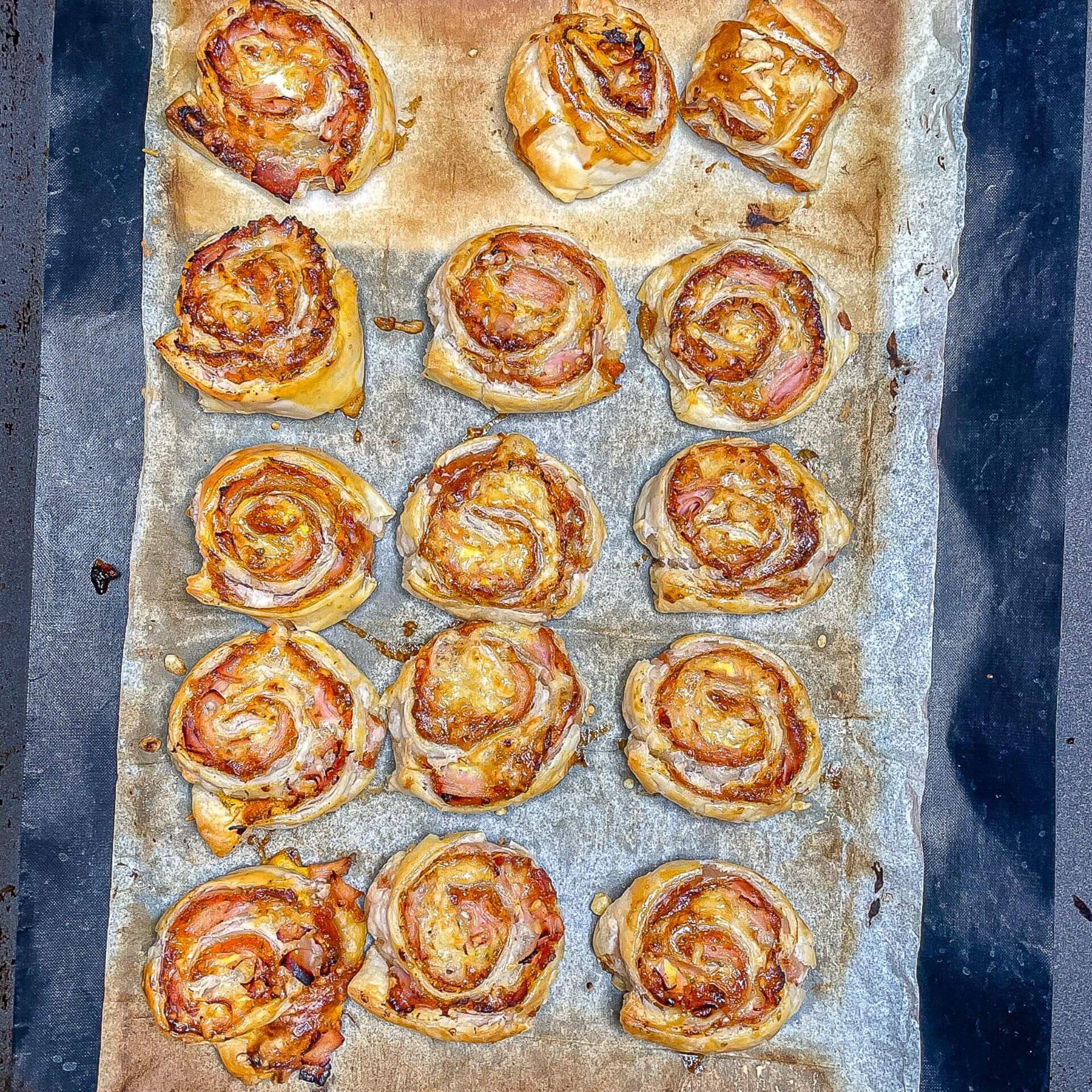 Blätterteig Pizzaschnecken Mit Schinken-Käse Füllung: Einfaches 5 ... Blätterteig Pizzaschnecken Mit Schinken-Käse Füllung: Einfaches 5 ...